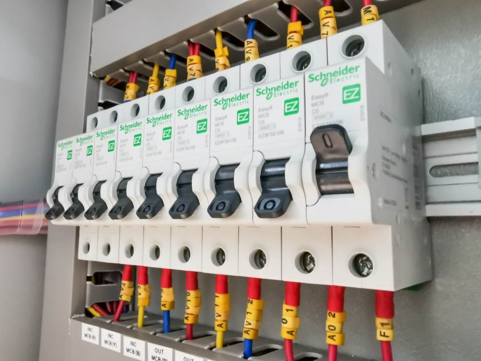 Power isolation for HVAC servicing